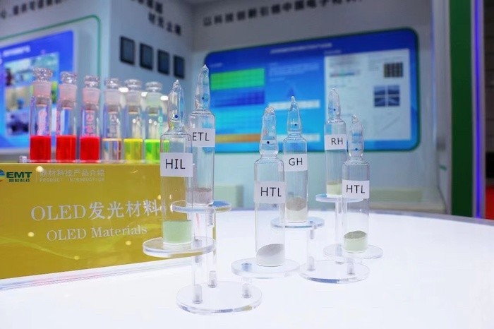 市場調查企業CINNO Research數據顯示，截至今年第一季度末，中國面板企業在中小尺寸OLED面板市場占有率達到22.6%。而在2020年，這一占有率剛超10%。短短兩年時間里，中國中小尺寸OLED市場占有率增加了一倍以上。相比之下，曾經基本壟斷OLED中小型面板市場的韓國企業市占率則為77.4%，首次跌破八成。